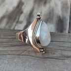 Ethnischer Ring mit Mondstein