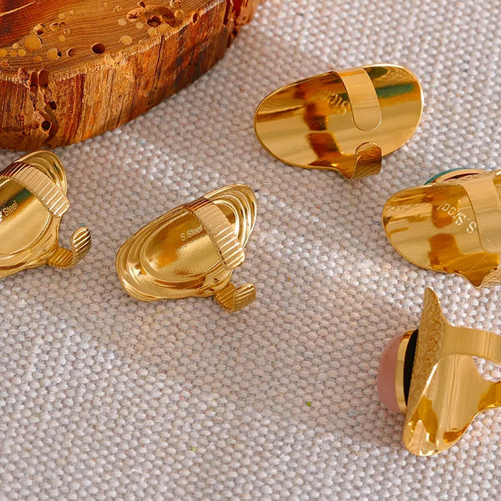 Ethnischer Ring mit natürlichem Stein