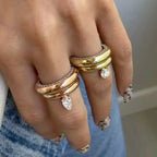 Feiner Ring mit Wassertropfen und Zirkonperle 1