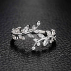 Herbstlicher Lorbeerblatt-Ring mit Zirkonia in Silber