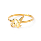 Feiner personalisierter Ring mit Initiale a