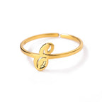 Feiner personalisierter Ring mit Initiale e