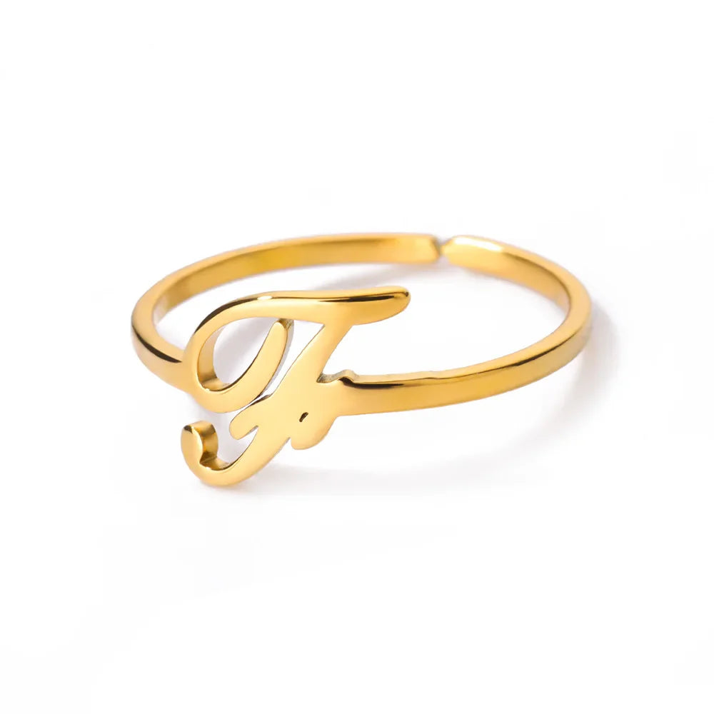 Feiner personalisierter Ring mit Initiale f
