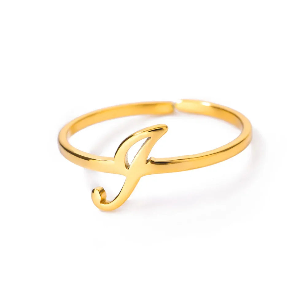 Feiner personalisierter Ring mit Initiale i
