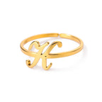 Feiner personalisierter Ring mit Initiale k