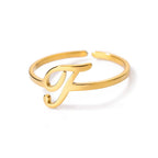 Feiner personalisierter Ring mit Initiale j