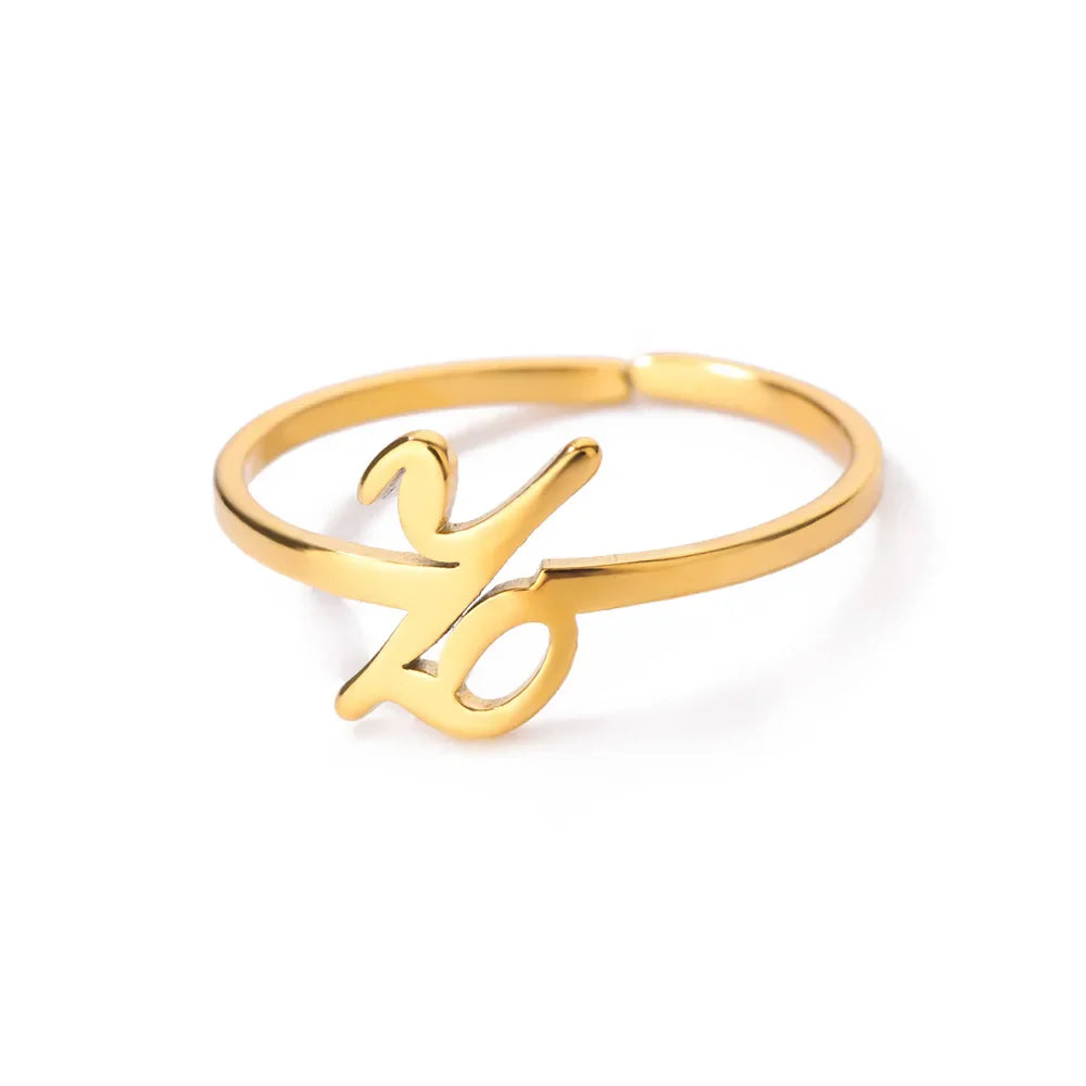 Feiner personalisierter Ring mit Initiale z