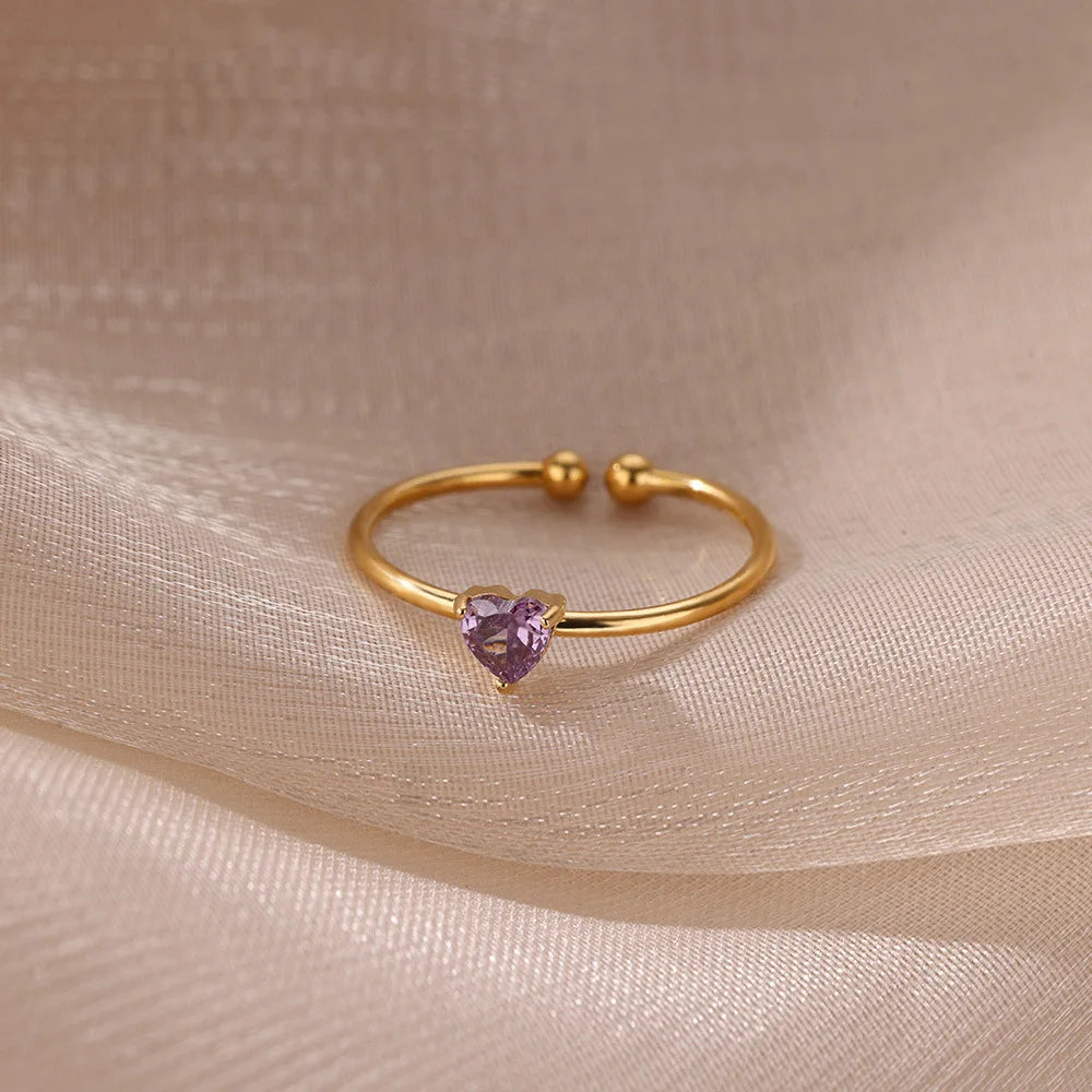 Feiner vergoldeter Ring mit herzförmigem Geburtsstein