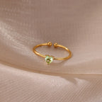 Feiner vergoldeter Ring mit herzförmigem Geburtsstein