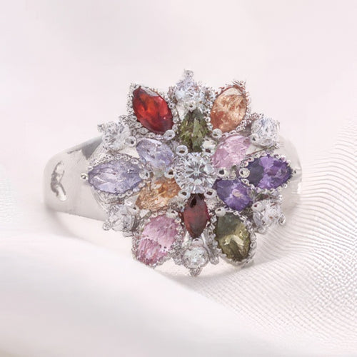 Blumenring mit mehrfarbigen Kristallen 