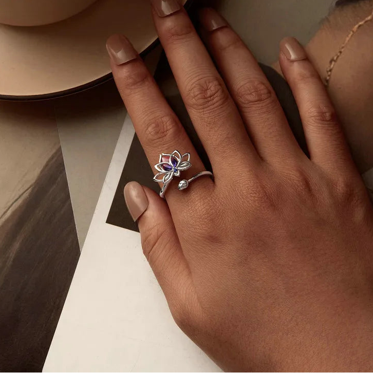 Lotusblumenring aus Kristall