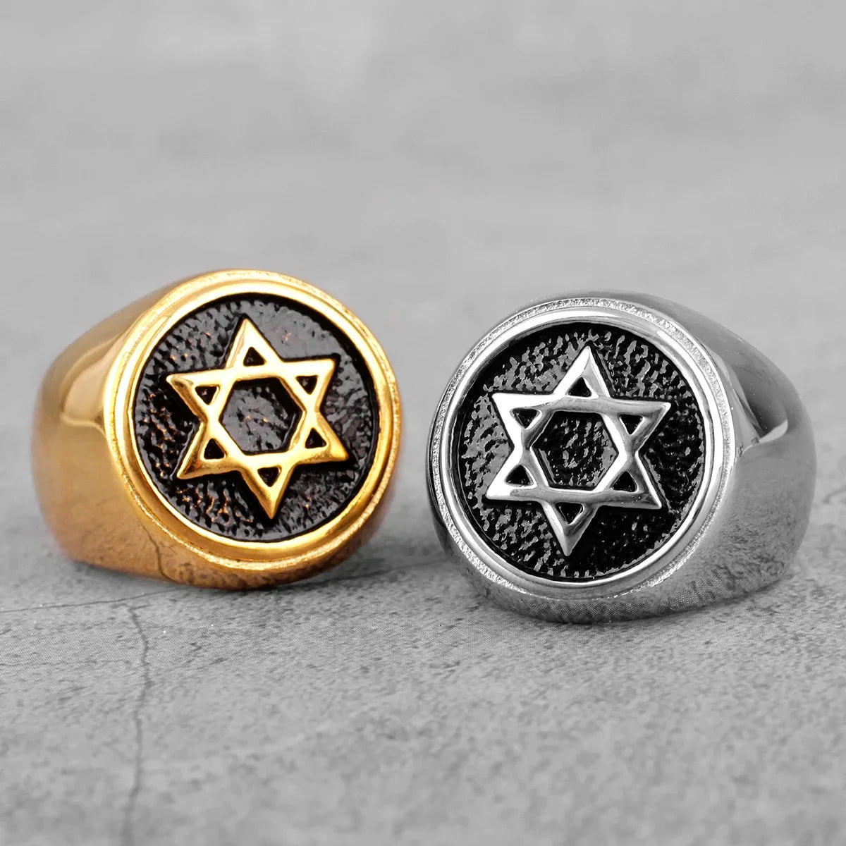 Gravierter Ring mit dem <span data-glossary-id="etoile-de-david">Davidstern</span>, jüdisches Symbol, Silber
