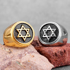 Gravierter Ring mit dem <span data-glossary-id="etoile-de-david">Davidstern</span>, jüdisches Symbol, Gold