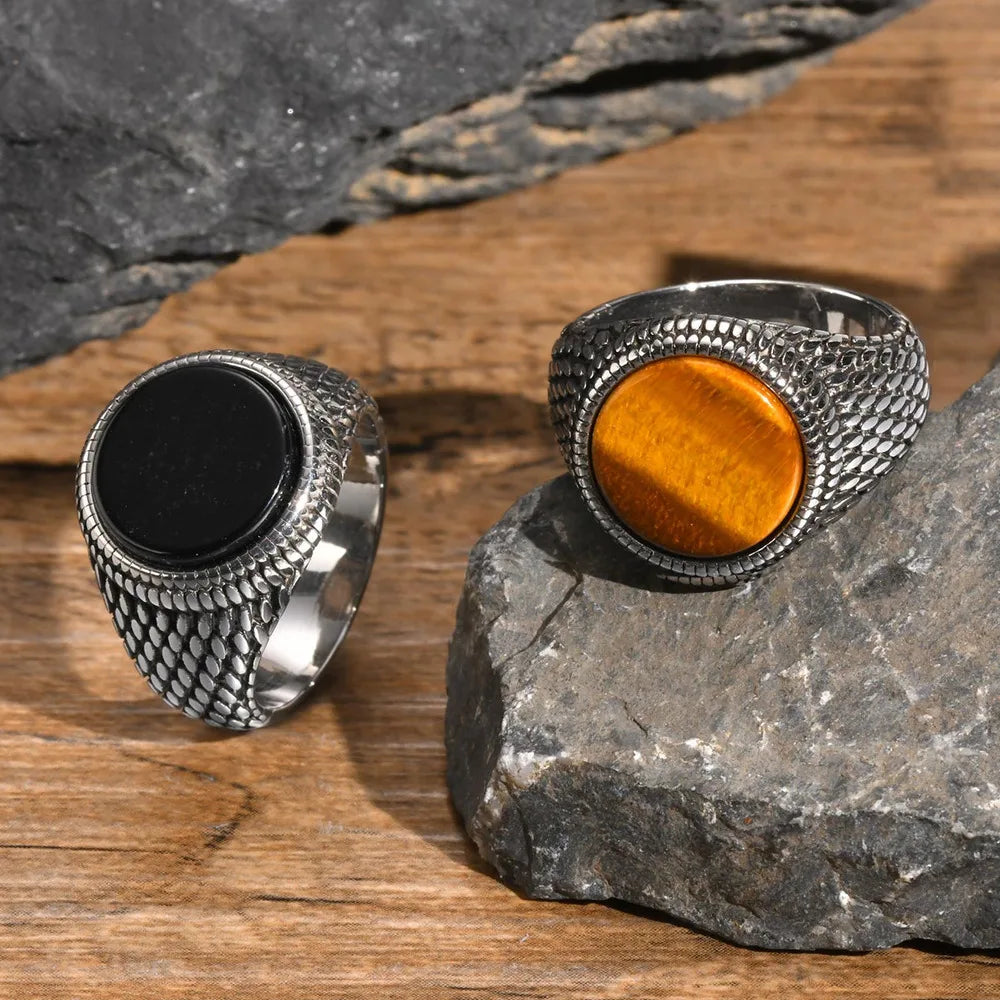 Texturierter Herrenring mit Tigerauge-Stein