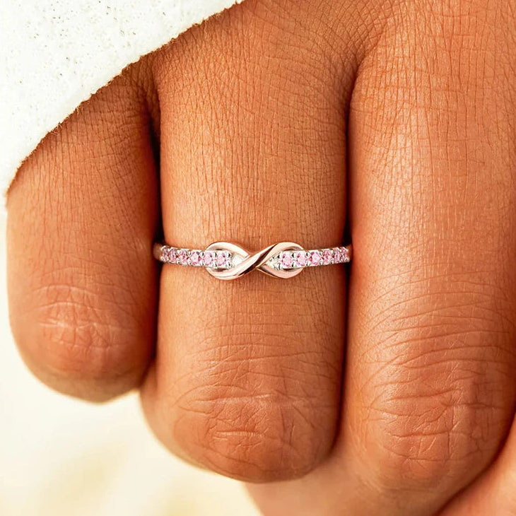 Anello infinito promessa eterna e cristalli scintillanti oro rosa e argento