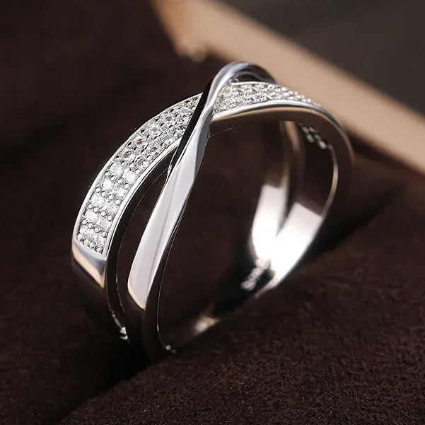 Unendlichkeitsring mit verflochtenen Bändern Silber