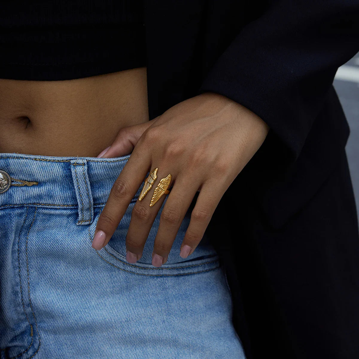 Breiter Ring mit Engelsflügeln