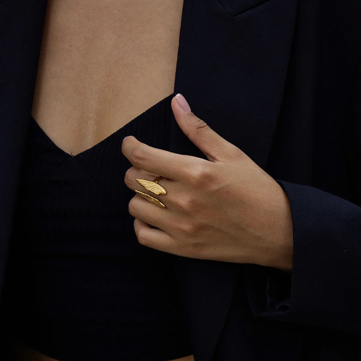 Breiter Ring mit Engelsflügeln