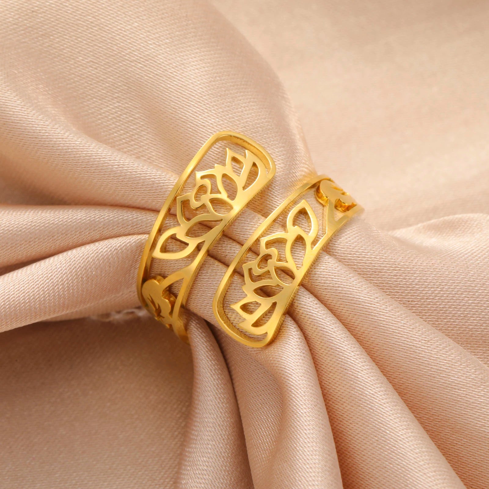 Ring mit Lotusblumen Gold