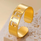 Breiter Ring mit jüdischer hebräischer Gravur in Gold