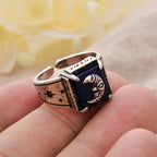 Breiter, skulptierter Ring mit Mondsichel im mystischen Stil