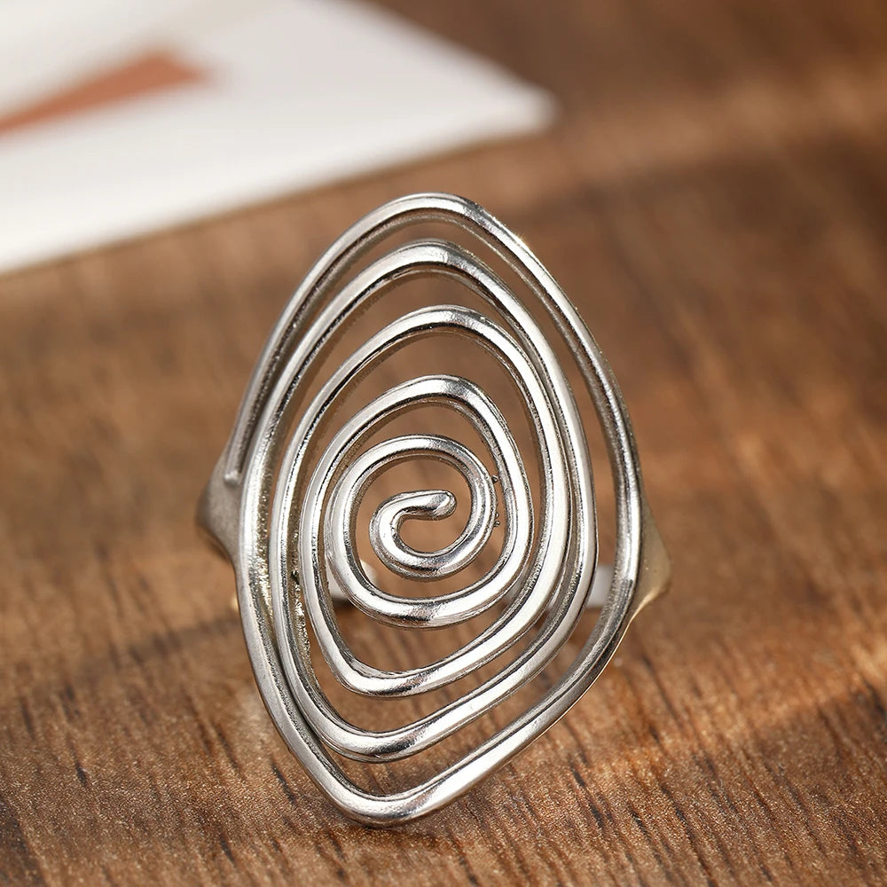 Breiter Ring in strukturierter Spiralform Silber