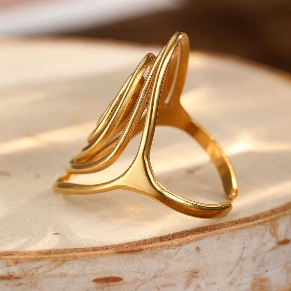 Breiter Ring in strukturierter Spiralform Gold