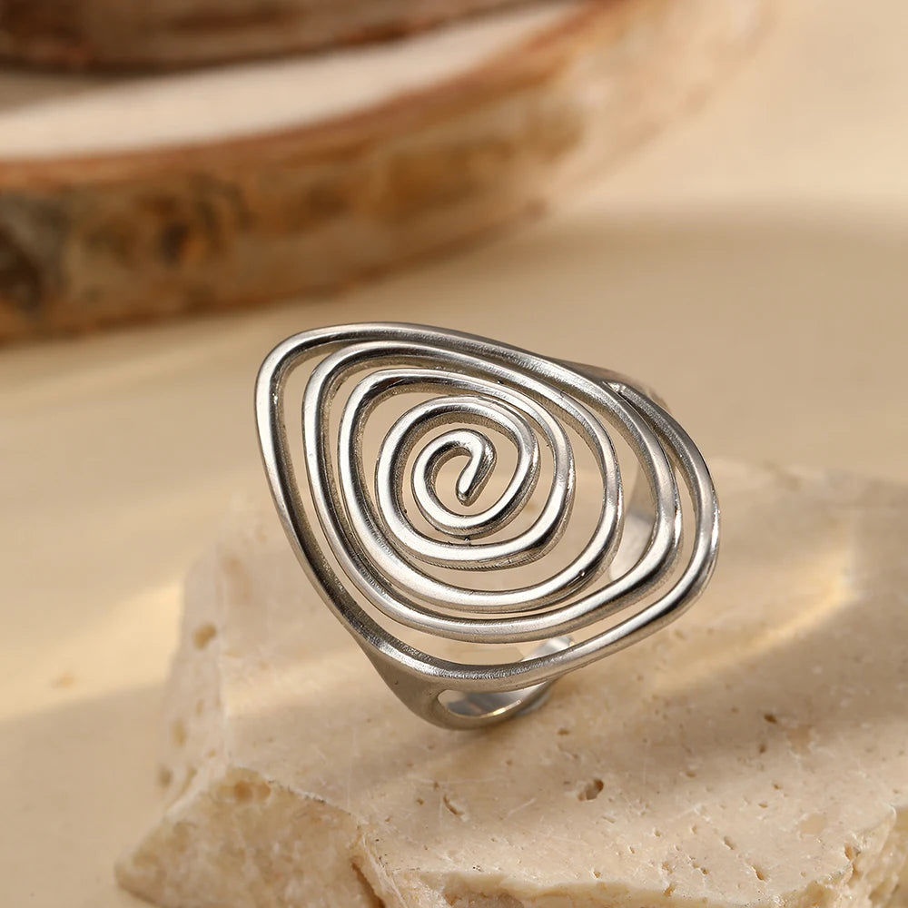 Breiter Ring in strukturierter Spiralform Silber