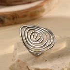 Breiter Ring in strukturierter Spiralform Silber
