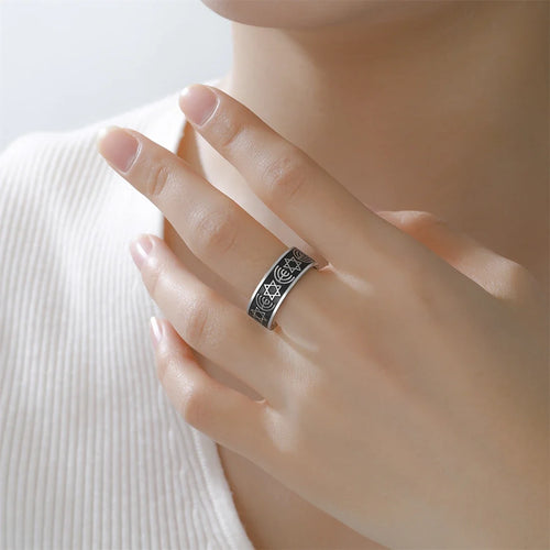 Breiter Menora-Ring und Davidstern, jüdische Symbole