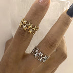 Breiter Ring mit mehreren Sternen aus Gold