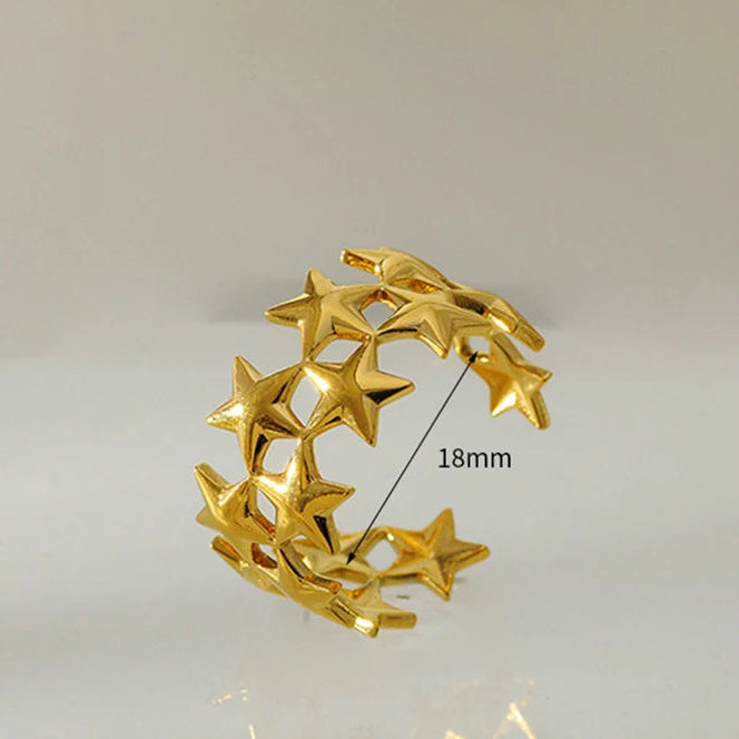Breiter Ring mit mehreren Sternen aus Gold