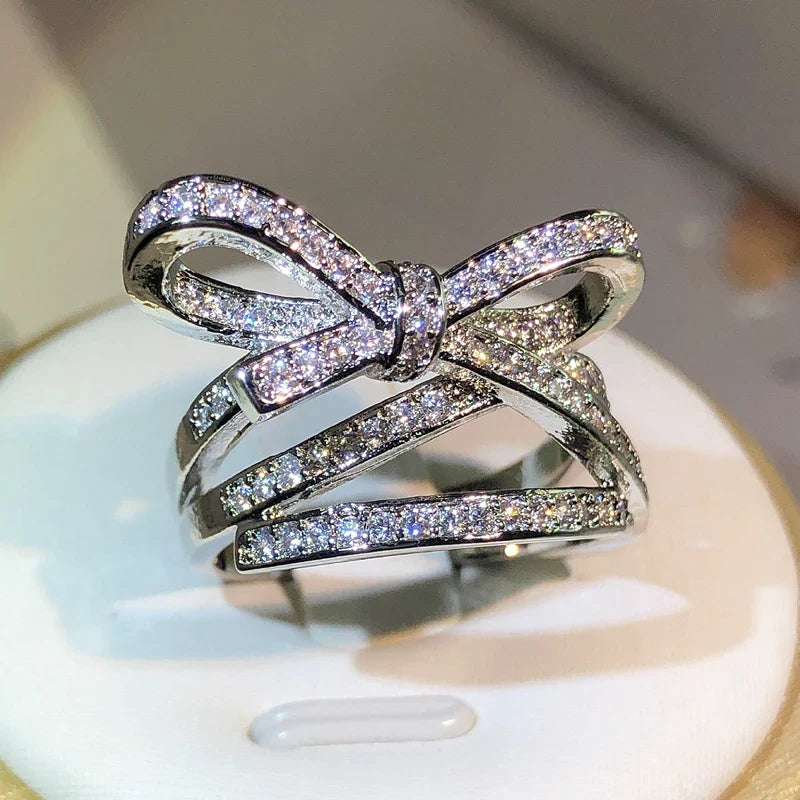 Breiter Ring mit Schleife