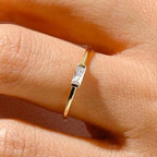 Minimalistischer Ring mit rechteckigem Geburtsstein für Damen