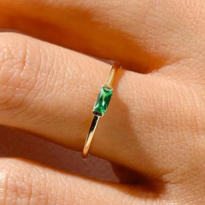 Minimalistischer Ring mit rechteckigem Geburtsstein für Damen