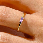Minimalistischer Ring mit rechteckigem Geburtsstein für Damen
