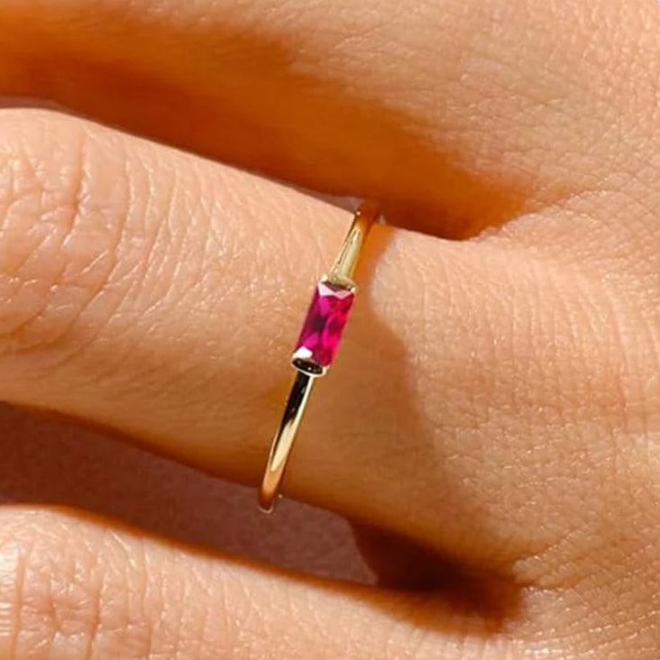 Minimalistischer Ring mit rechteckigem Geburtsstein für Damen