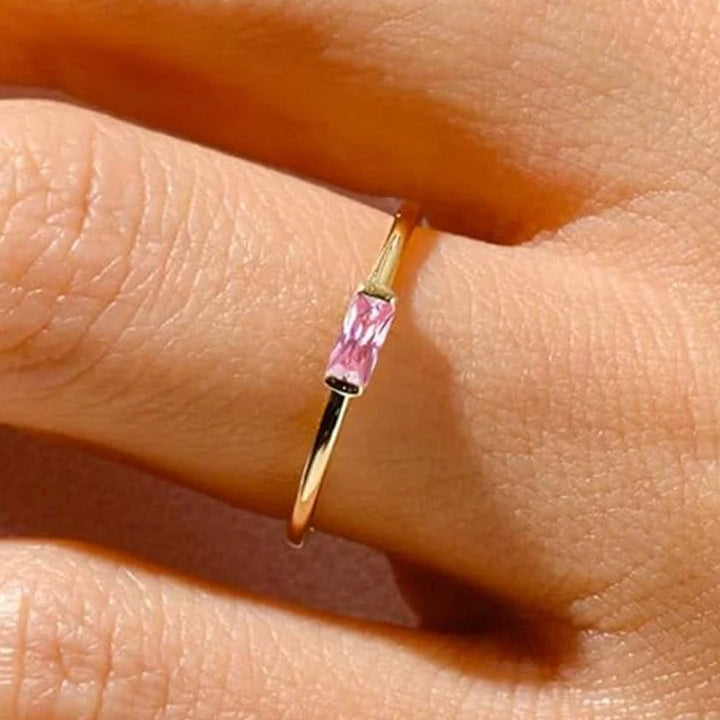 Minimalistischer Ring mit rechteckigem Geburtsstein für Damen