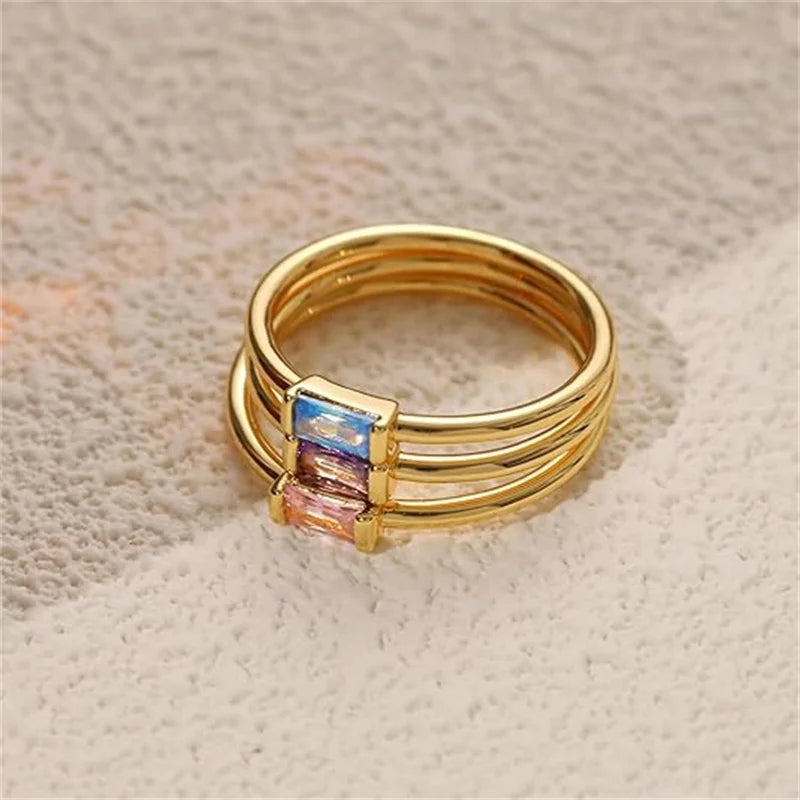 Minimalistischer Ring mit rechteckigem Geburtsstein für Damen