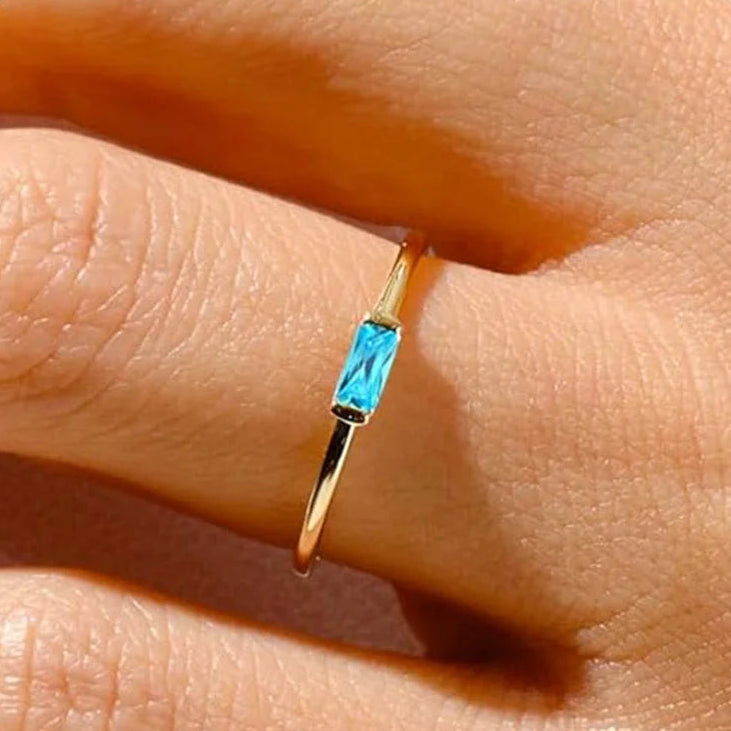 Minimalistischer Ring mit rechteckigem Geburtsstein für Damen