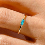 Minimalistischer Ring mit rechteckigem Geburtsstein für Damen Dezember