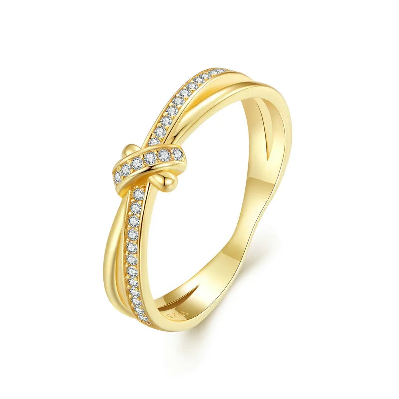 Ring mit Schleife und goldenen Strasssteinen