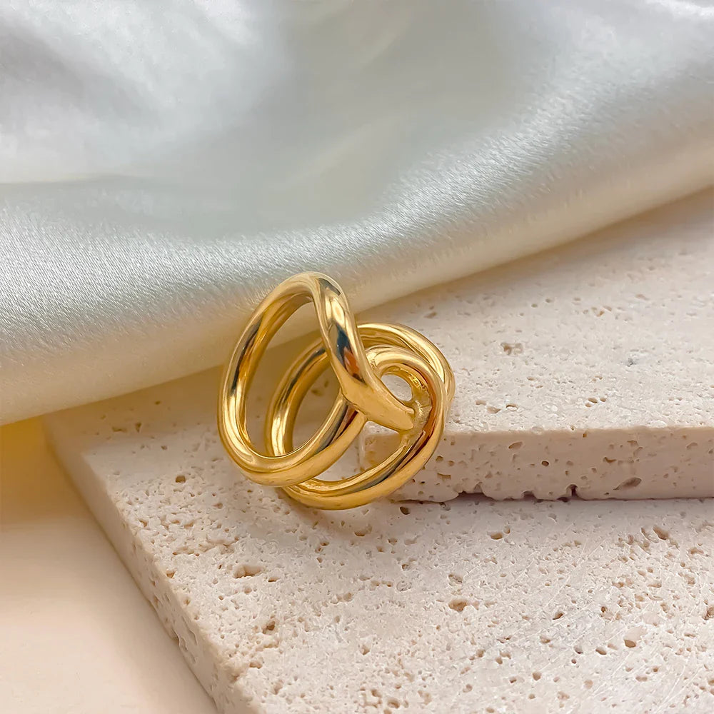 Origineller Ring mit Knoten, Gold