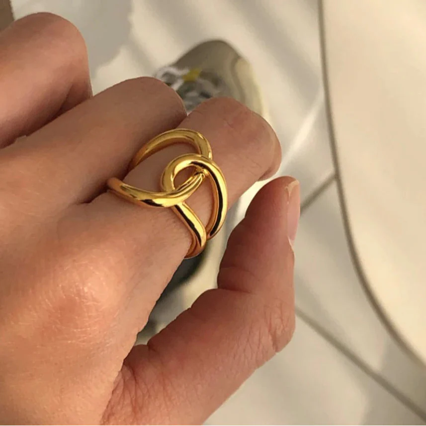 Origineller Ring mit Knoten, Gold