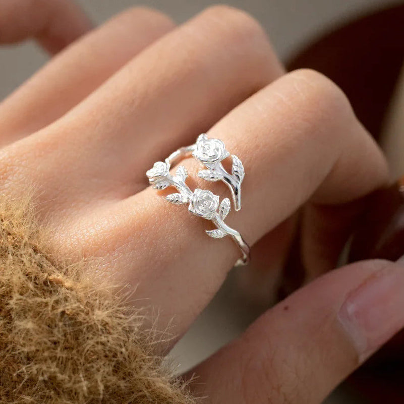 Ring mit verflochtenen Rosen, Silber