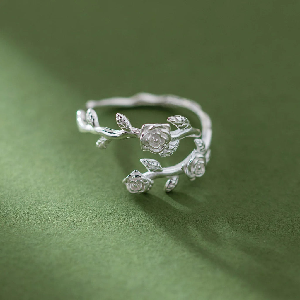 Ring mit verflochtenen Rosen, Silber