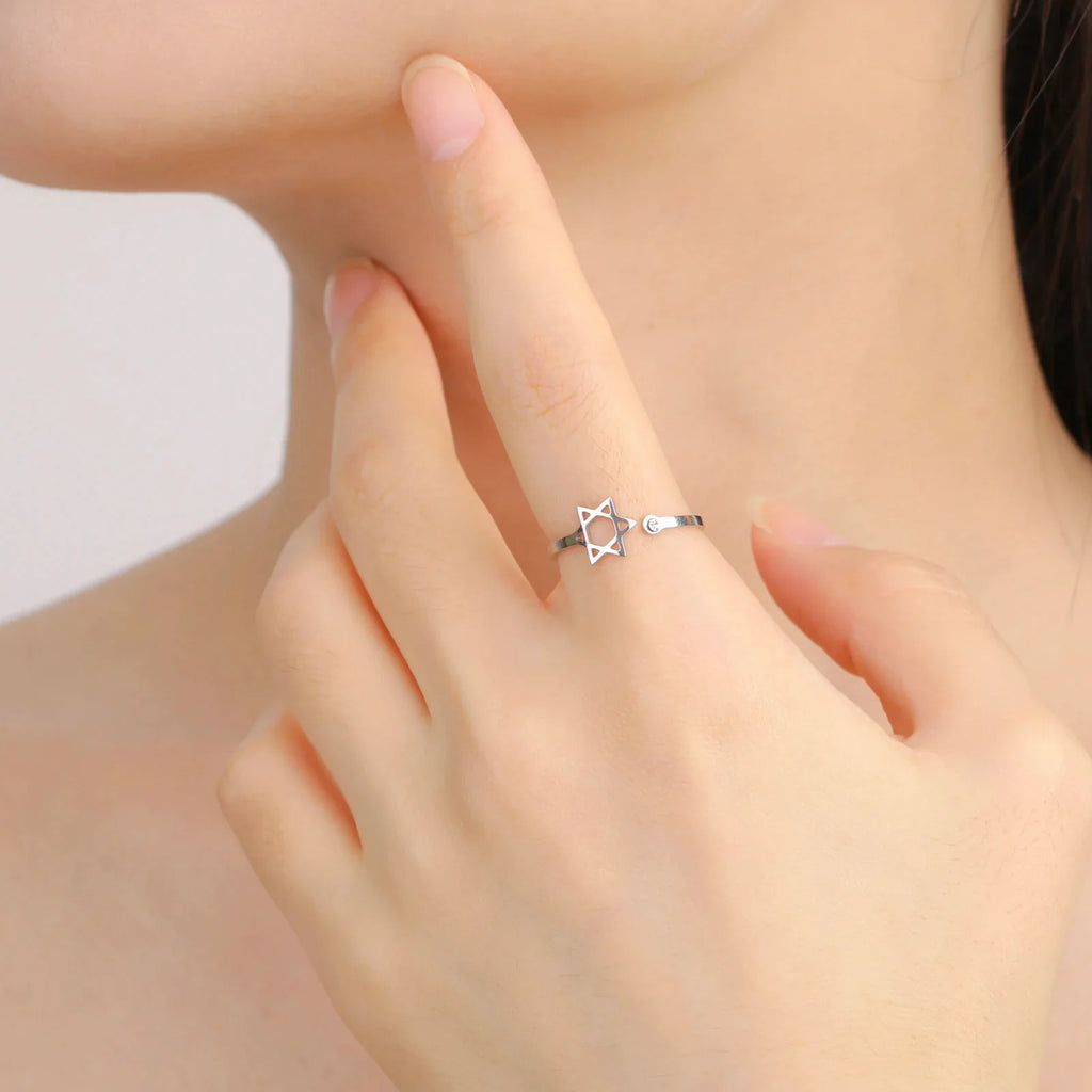 Offener Ring mit dem symbolischen jüdischen Davidstern aus Silber