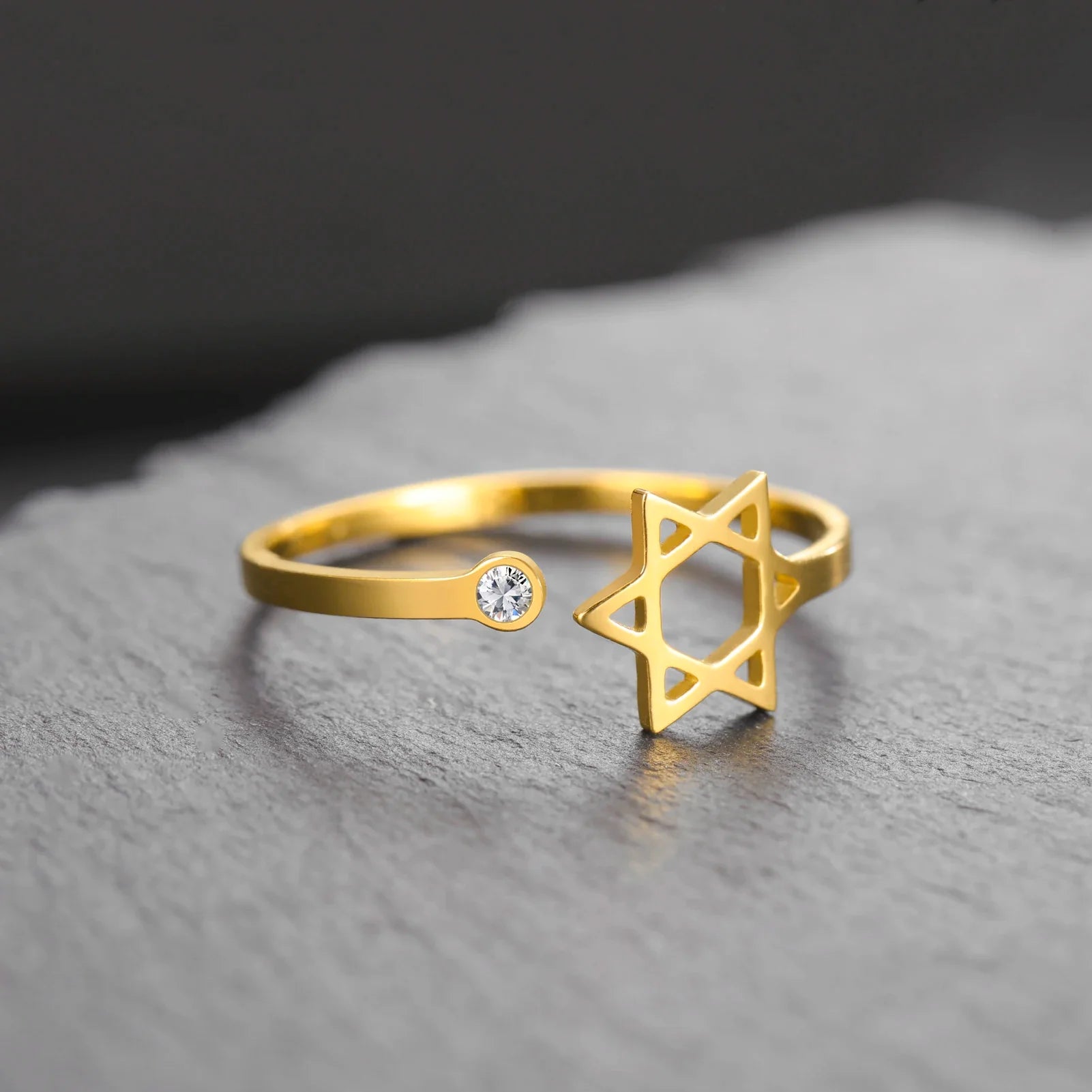 Offener Ring mit dem symbolischen jüdischen Davidstern aus Gold