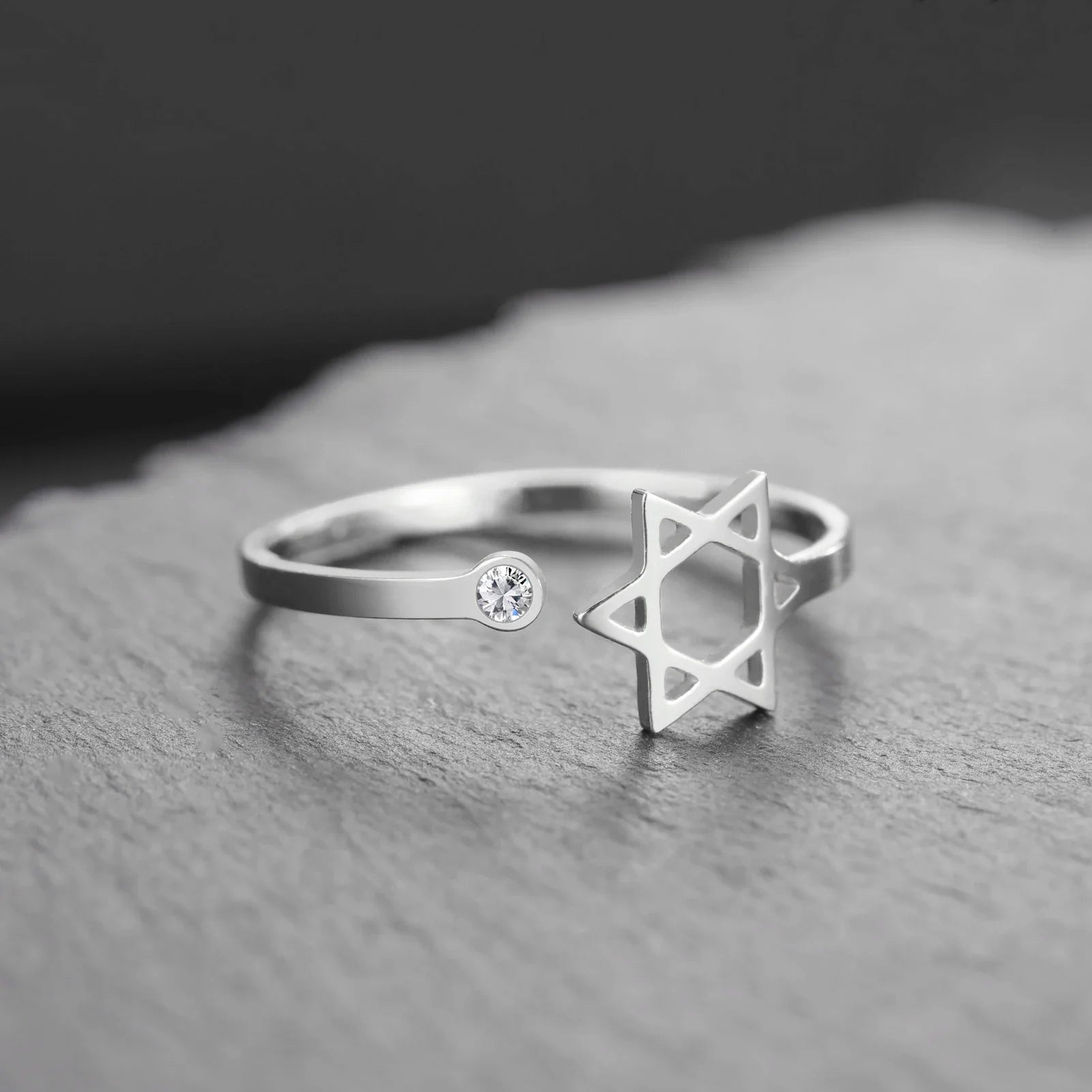 Offener Ring mit dem symbolischen jüdischen Davidstern aus Silber