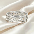 Damenring mit symbolischen jüdischen <span data-glossary-id="etoiles-de-david">Davidsternen</span> aus Silber